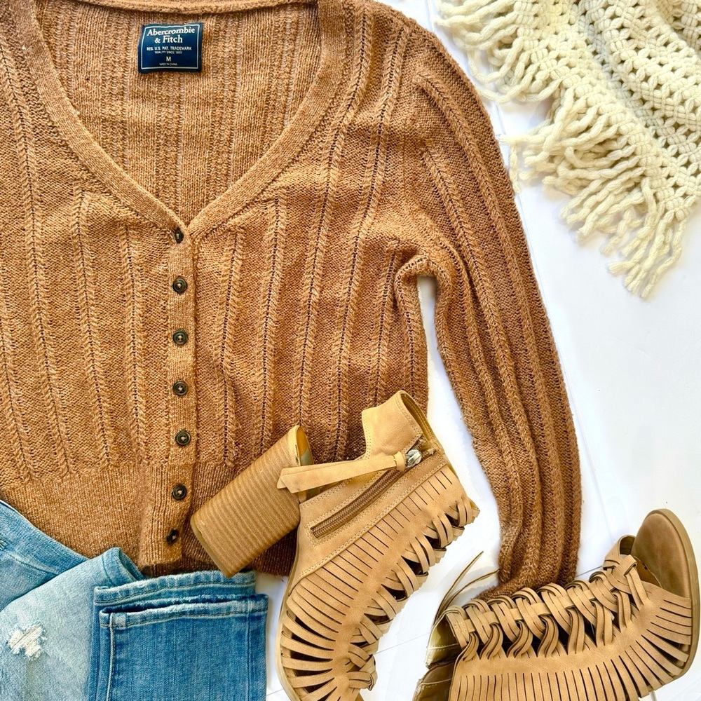 Abercrombie & Fitch button down cropped cardigan sweater ❤️